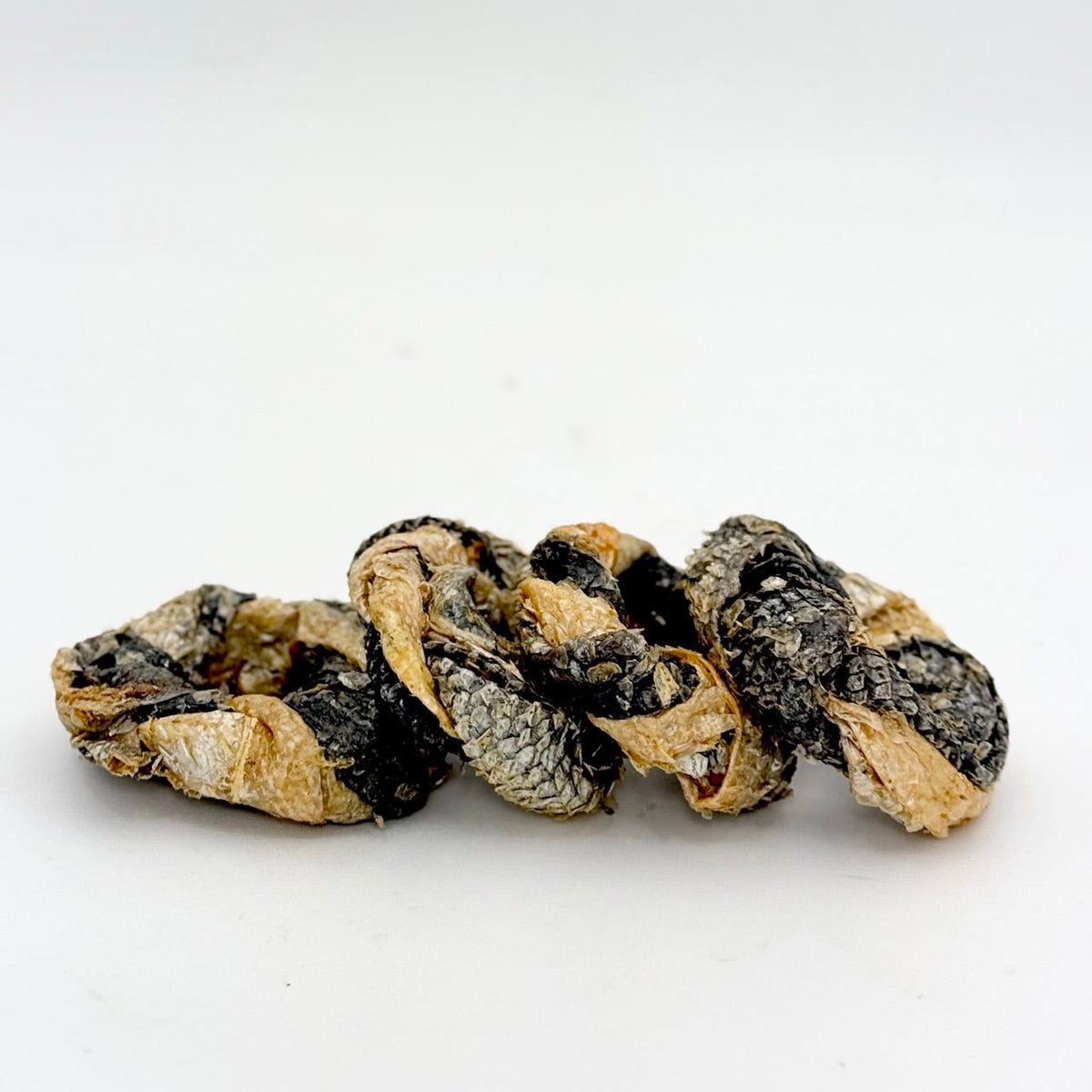 Gryzak naturalny dla psa DK DOG - ringo ze skóry dorsza i łososia - 200 g