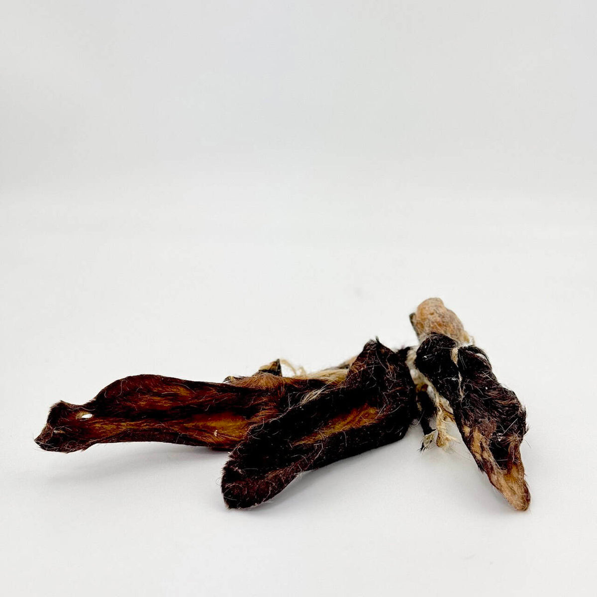 Gryzak naturalny dla psa DK DOG - ucho jagnięce z sierścią - 100 g