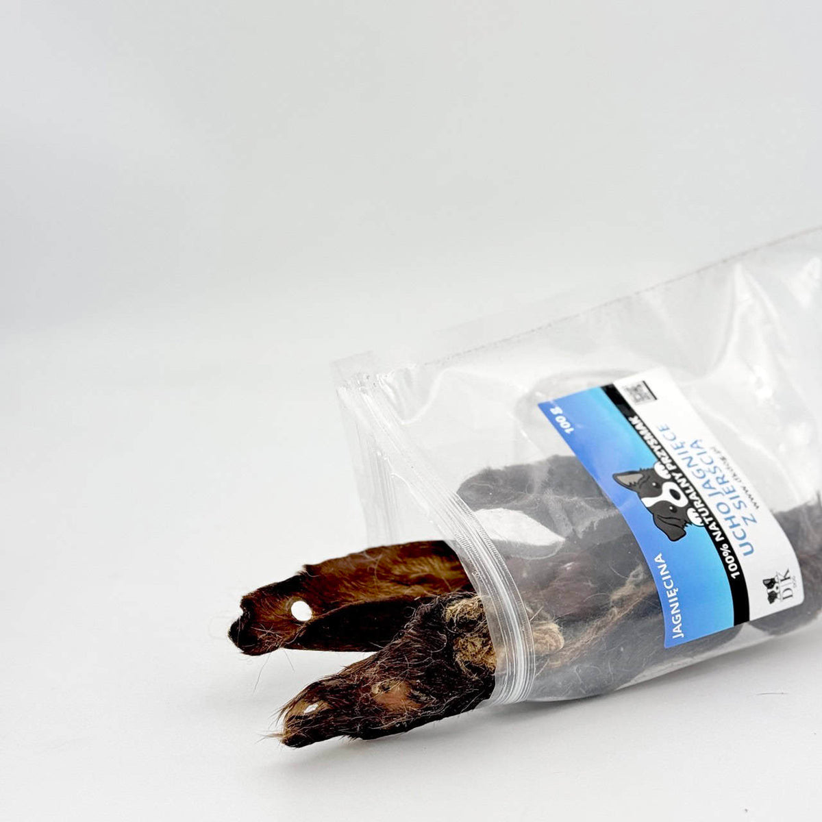 Gryzak naturalny dla psa DK DOG - ucho jagnięce z sierścią - 100 g